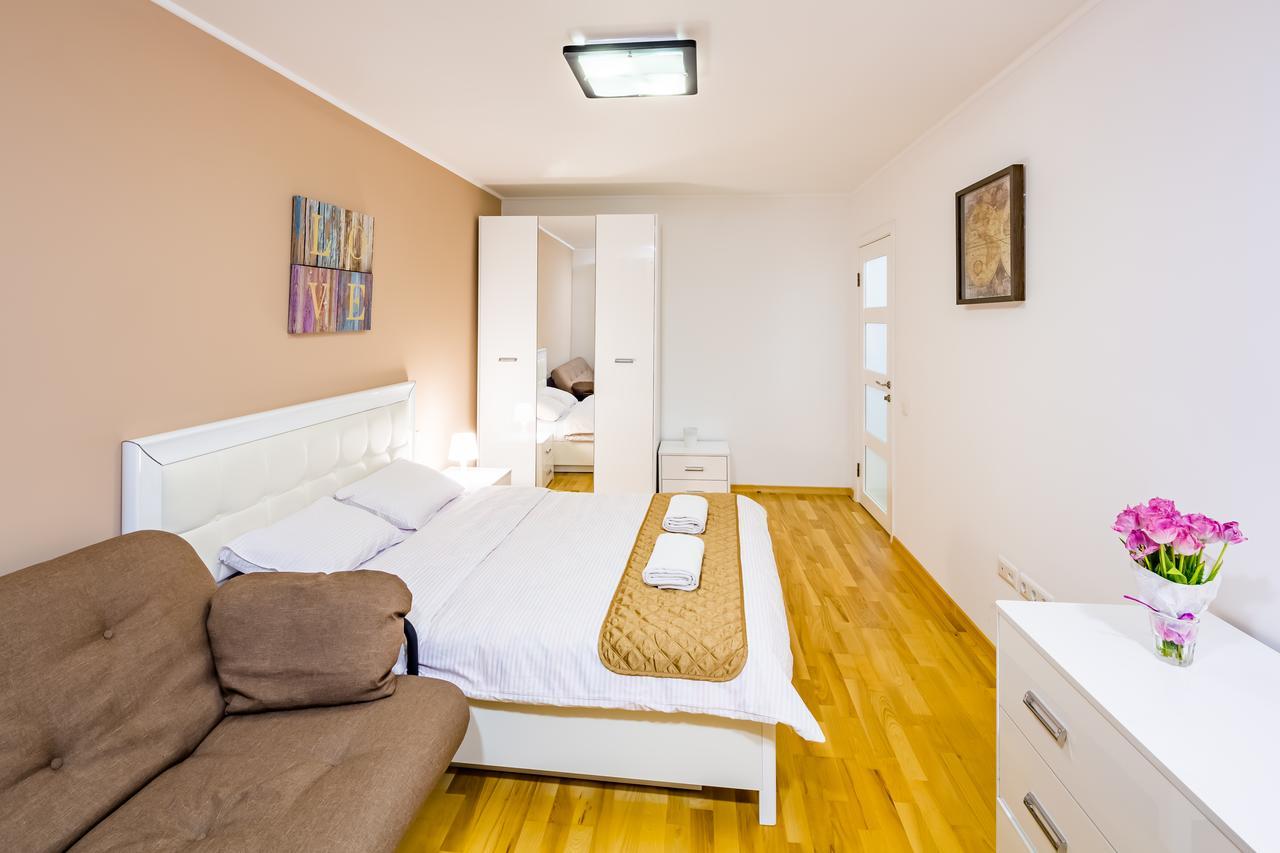 Bv Apartments Svobodu Avenue Лвив Екстериор снимка